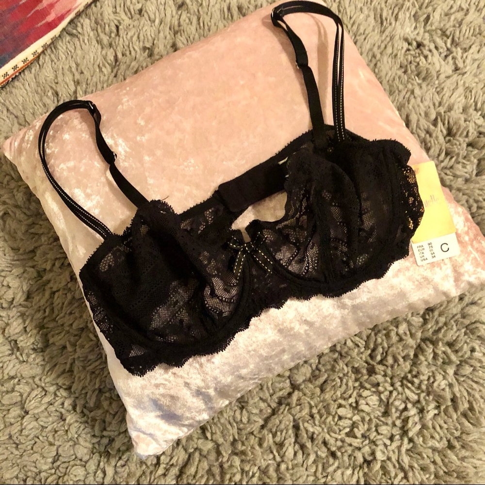 NWT Chantelle sheer lace bra 34C